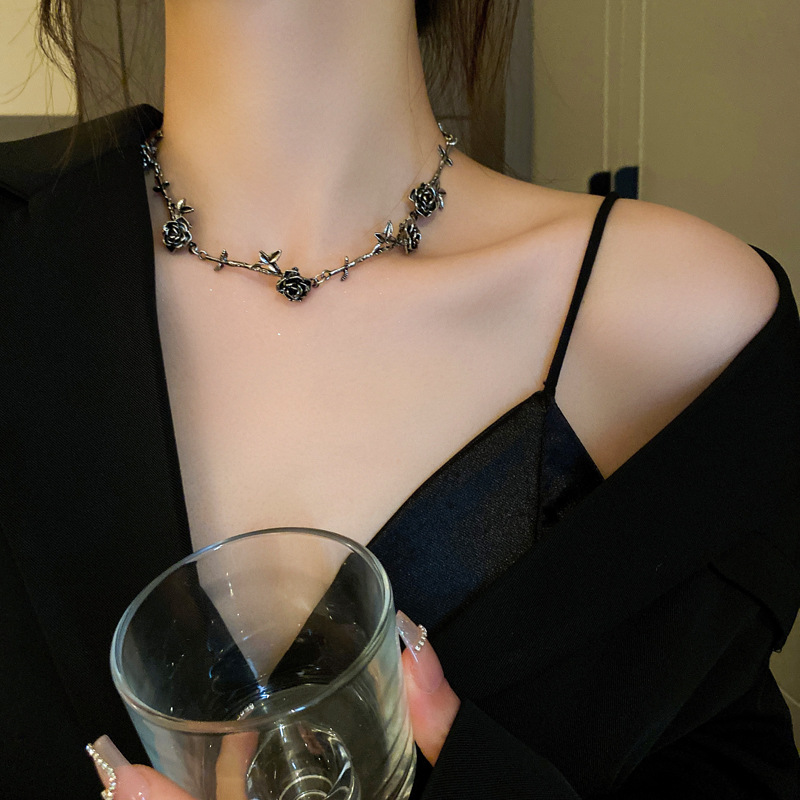 Design Sensation Kamelie Blume Blatt Mode Netzwerk Rot Tide Flow Kragen Kette Kleine Stil Halskette_voghion.com