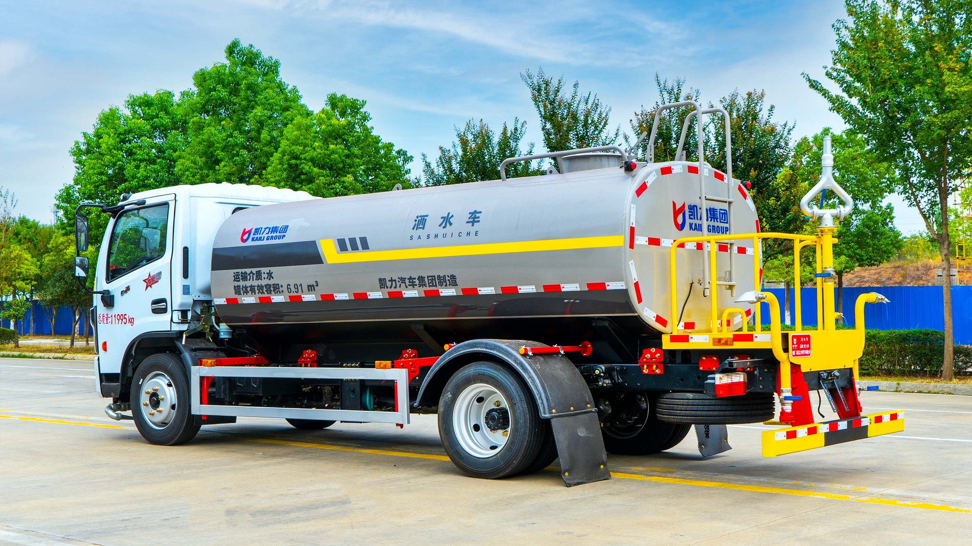 10 Square Dongfeng Dolica Sprinkler Truck, 15 Square Landscaping Spray Truck, Construction Site Dust Reduction Water Tank Truck, Fog Cannon Truck