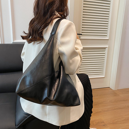 2024 autumn new style personalized retro casual one-shoulder tote bag, Korean temperament niche design, underarm women's bag