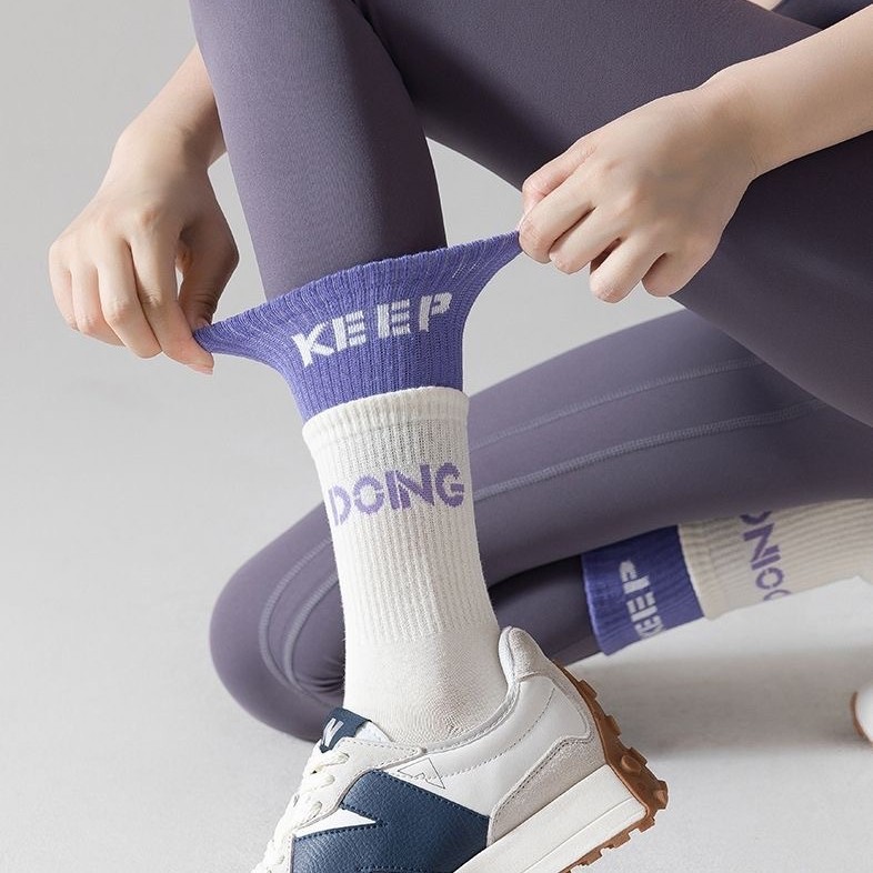 プロ仕様ヨガソックス 滑り止め レディース ミドル丈 プラティ ヨガ 室内運動 フロア フィットネス 縄跳び ロングソックス 卸売