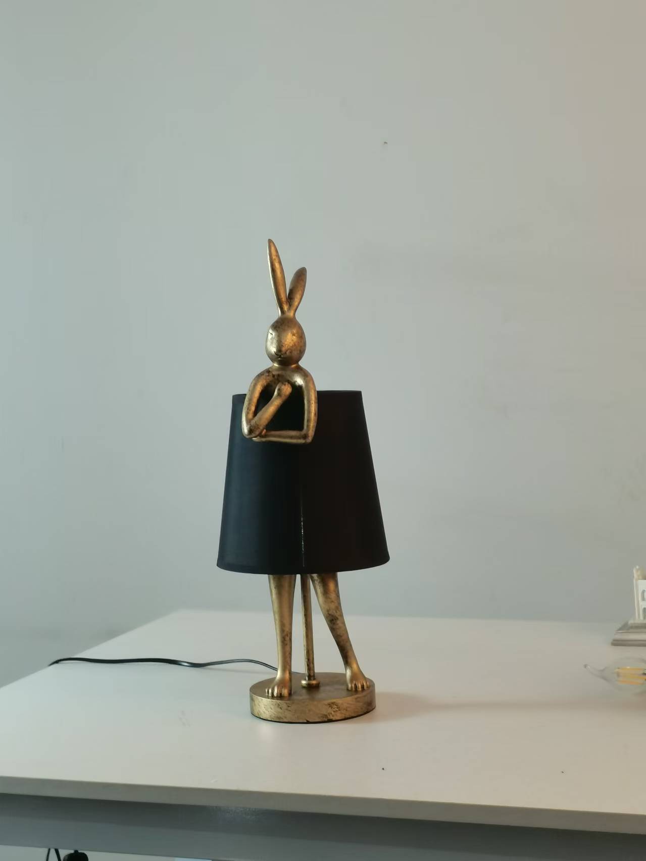 작은 사이즈 - 골드 바디와 블랙 갓