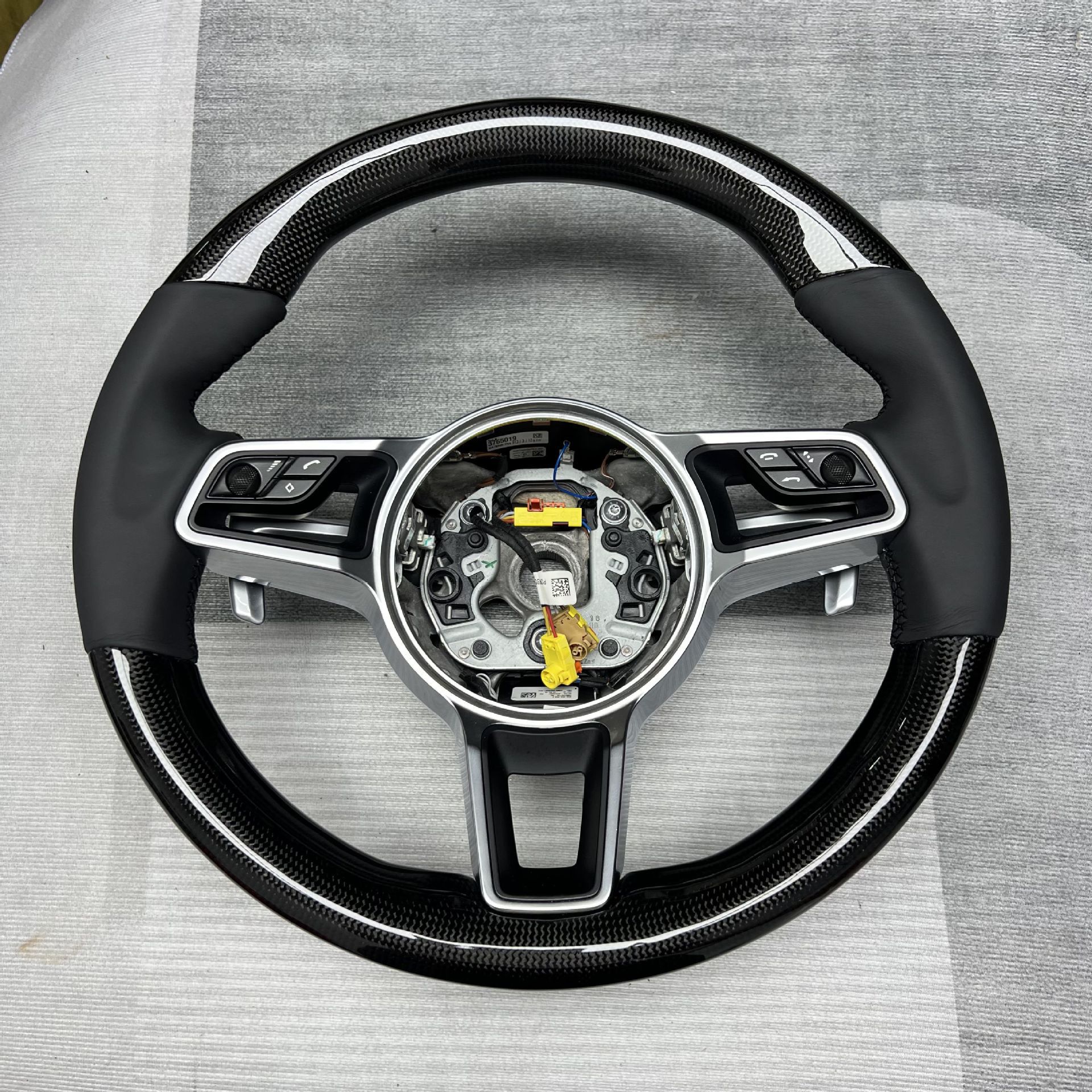 Carbon Fiber Steering Wheel Customization Suitable for Porsche Macan Cayenne Panamera Steering Wheel Processing