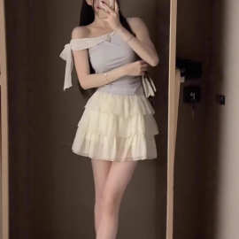 一字肩撞色拼接绑带短袖T恤女夏季修身收腰纯欲辣妹无袖显瘦上衣