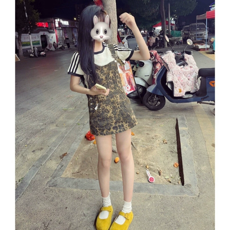 2025 новый летний стиль интернет-знаменитостей, американский ретро, ​​сладкий и крутой сексуальный дизайн, джинсовая юбка на подтяжках с леопардовым принтом