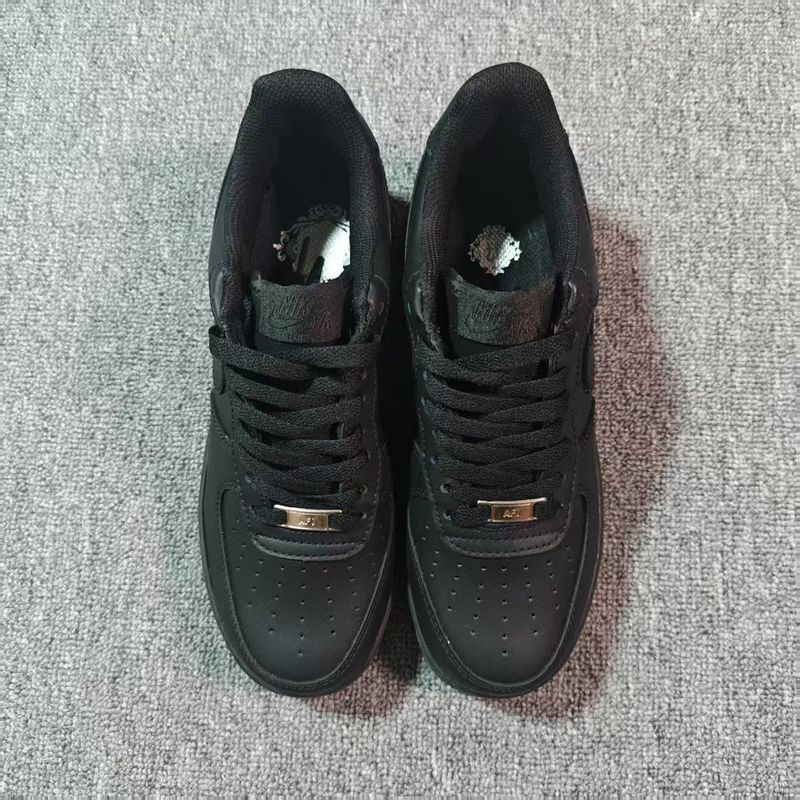 多用途 AF1 ピュアエアフォース 1 ロートップ紳士靴トレンディなカジュアルスニーカー男性と女性のカップル通気性のある耐摩耗性ラバーソール|undefined