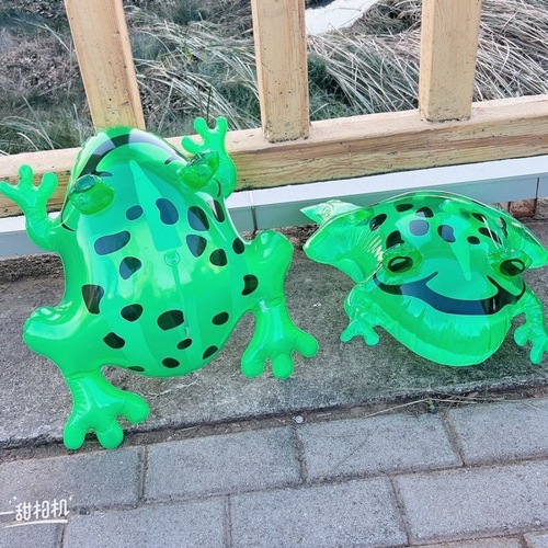 Cross-border hot selling inflatable frog PVC inflatable cartoon glowing frog children's toy with light flash drawstring frog