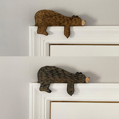Cross-border new product independent station new interesting animal brown bear door top wooden decoration item door top ornament