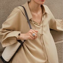 日系小众撞色帆布包包2025新款设计感水桶包腋下小酌红酒包女