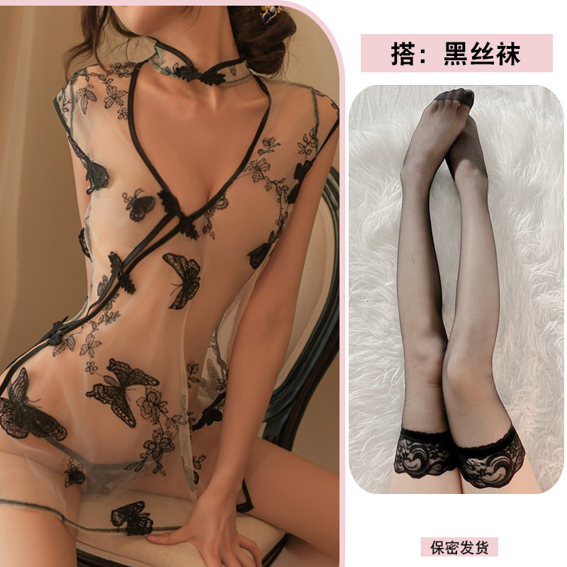 검정 치파오 + T바지 + 검정 레이스 양말