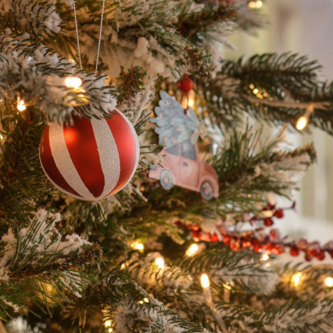 Bolas de Navidad a rayas transfronterizas 6PCS Navidad bola de plástico decoración colgante decoración de árbol de Navidad 8cm bolas de Navidad pintadas