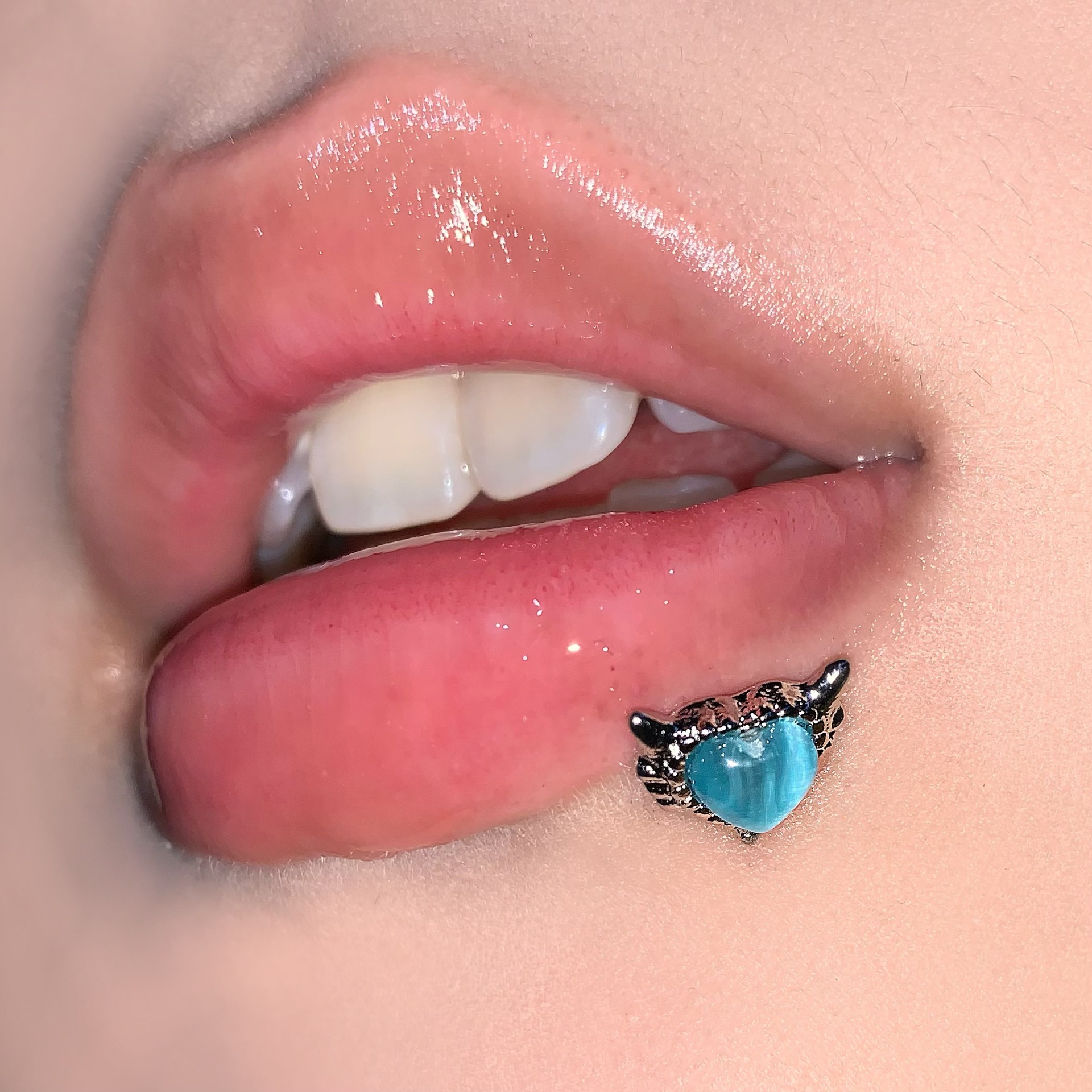 Silver pointed spike labret stud material detail