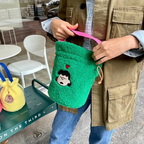 Korean autumn and winter puppy cute plush drawstring bucket bag casual and versatile one-shoulder cross-body bag hand bag