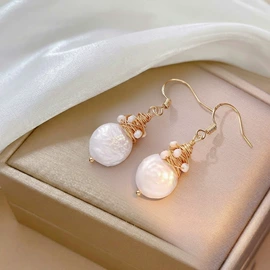 项链;手镯;胸针