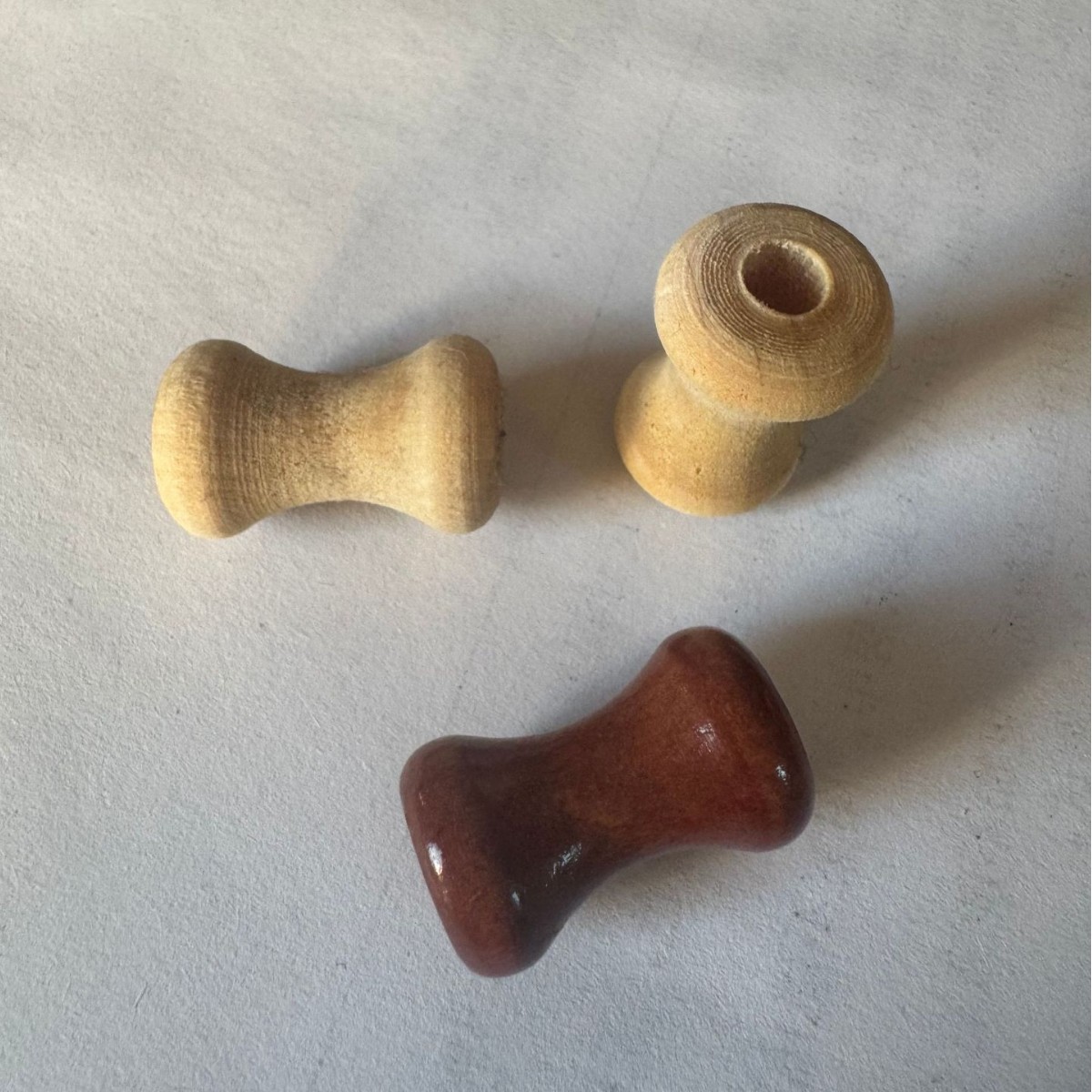 定做新款原木手指按摩珠子配件轴承椭圆木珠批发异形可做