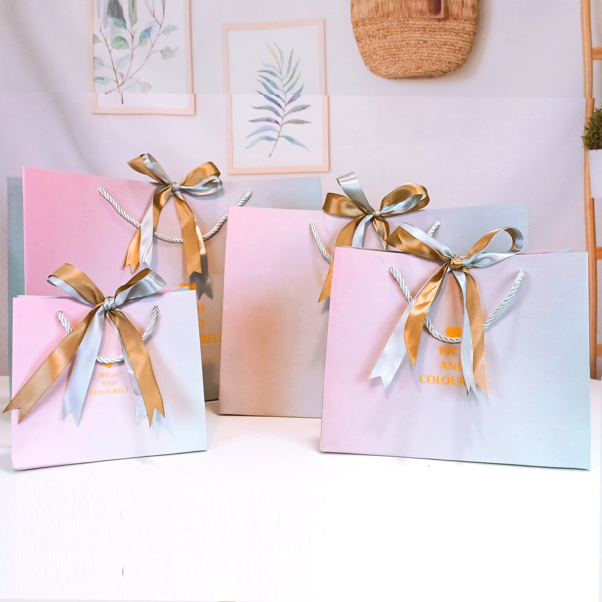 Nueva bolsa de regalo ins estilo bolsa de embalaje bolsa de regalo degradado tienda de ropa bolso de papel bolsa portátil de regalo