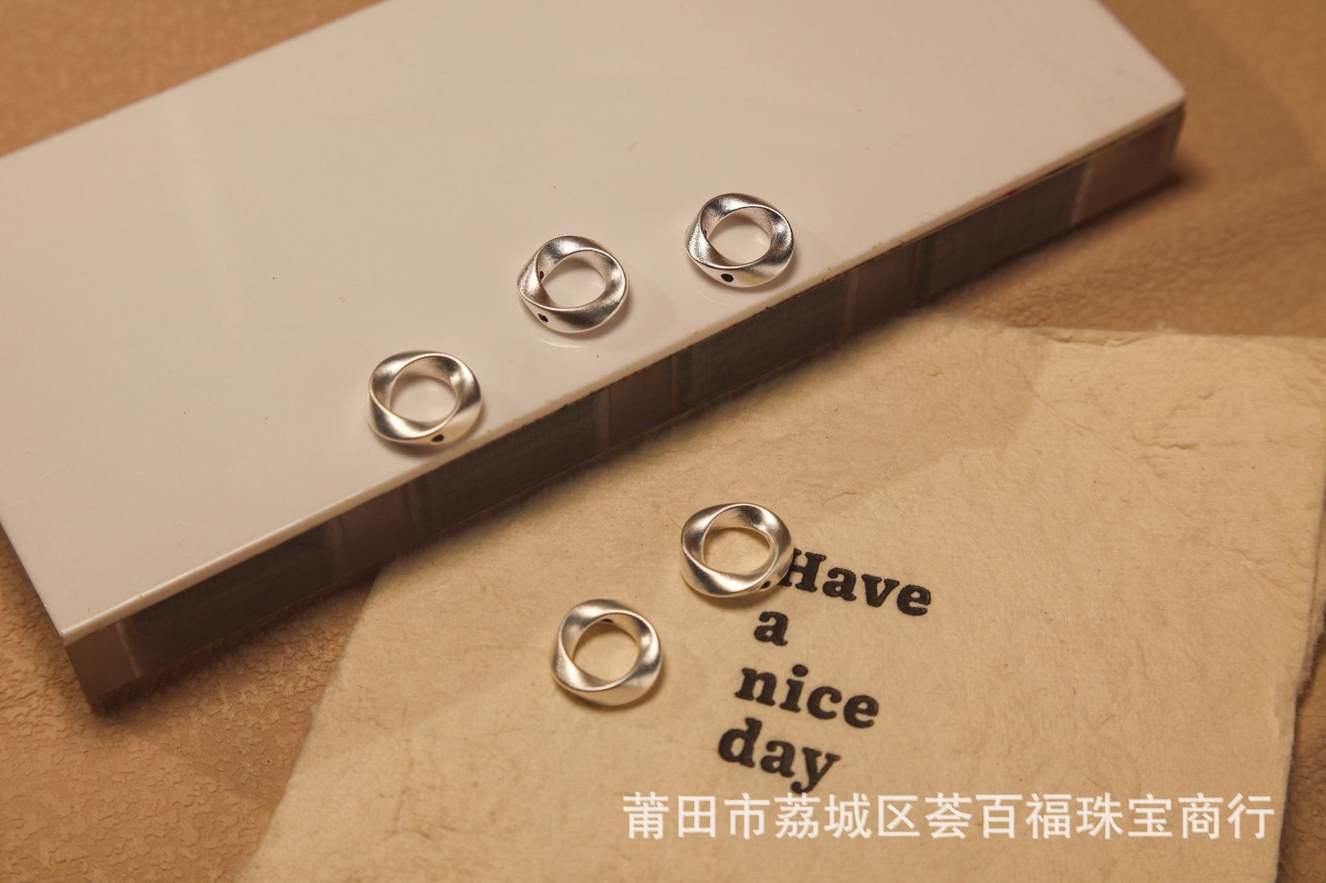 Pure silver s999 Möbius 3D hard silver accessory, hollow fashion niche light luxury ins handmade silver spacer bead accessory