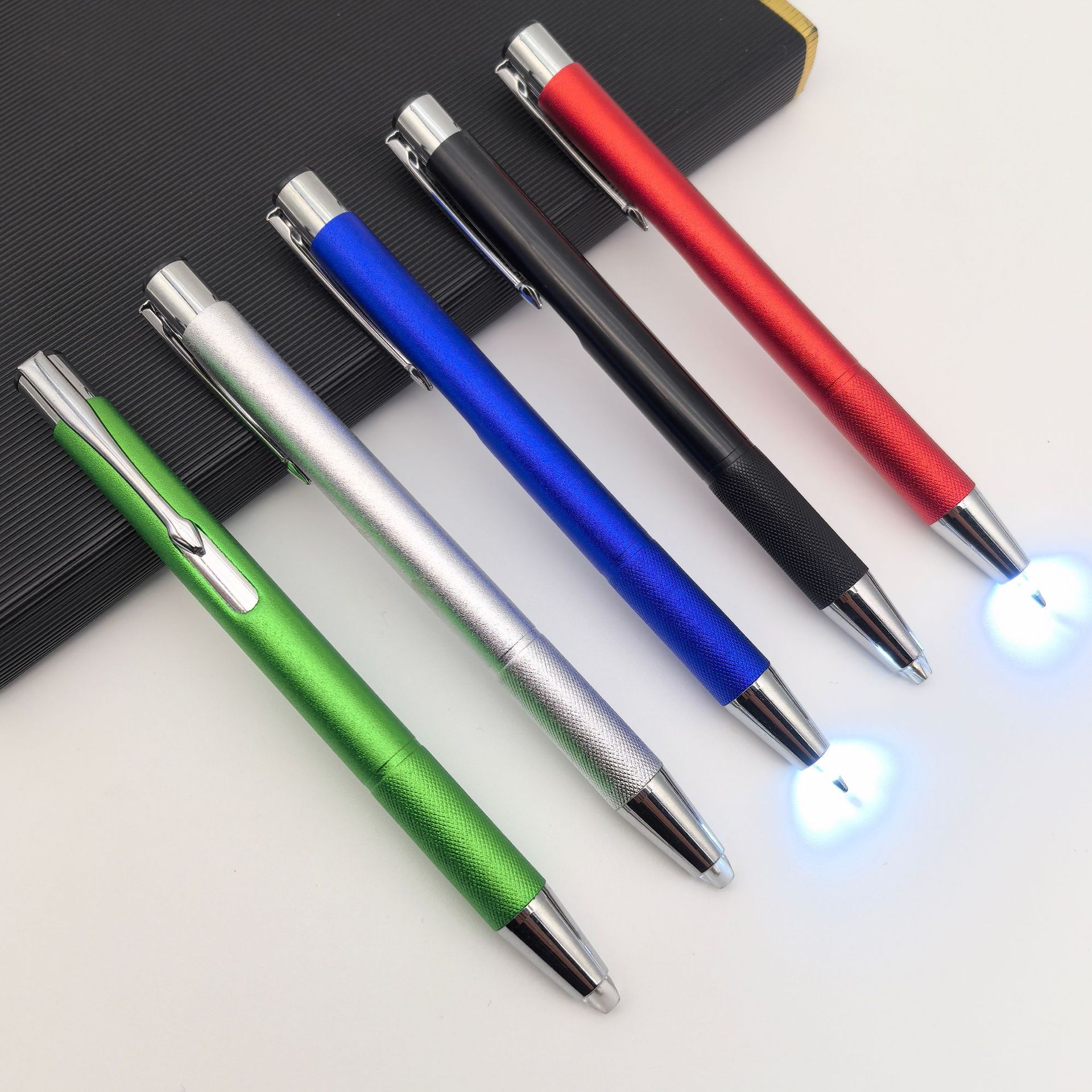 Nuevo bolígrafo de lámpara de metal esmerilado de pulsación lápiz de punta creativo LED lápiz de lámpara de punta antorcha lápiz de bola