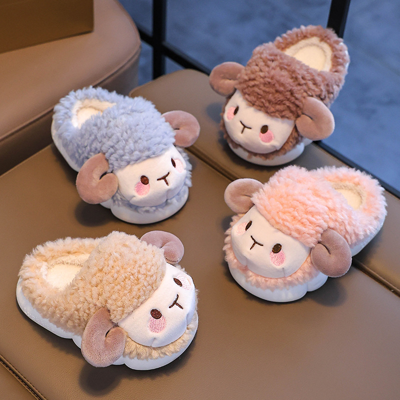 Invierno zapatillas de algodón para niños niñas 2024 nuevo calentamiento y pelusa para niños bolsas de dibujos animados para bebés zapatos caseros