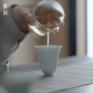 Hand-carved ceramic fragrant cup thin tire Japanese Master Cup fragrant fragrant fragrant fragrant tea cup Kung Fu Tea Cup household