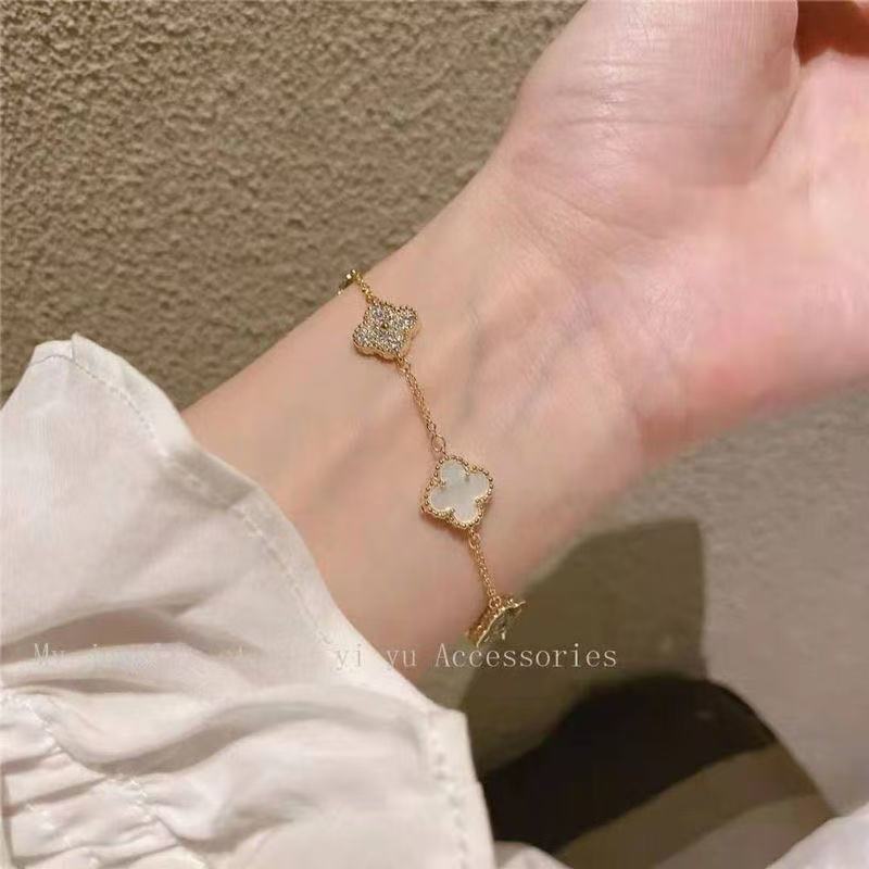 Double-Sided Shell Zircon Clover Bracelet for Women, Light Luxury Ins-Style Gold-Plated Trendy Niche Micro-Inlaid Stackable Wear