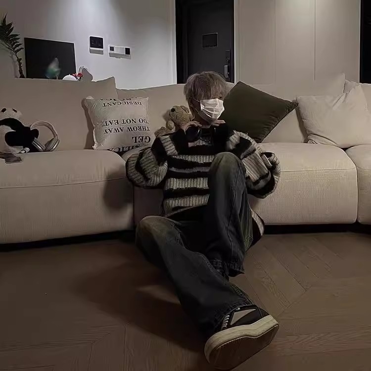 흑백 줄무늬 모헤어 스웨터 남자의 겨울 두꺼운 게으른 스타일 니트 스웨터 디자인 아메리칸 스타일 레트로 재킷