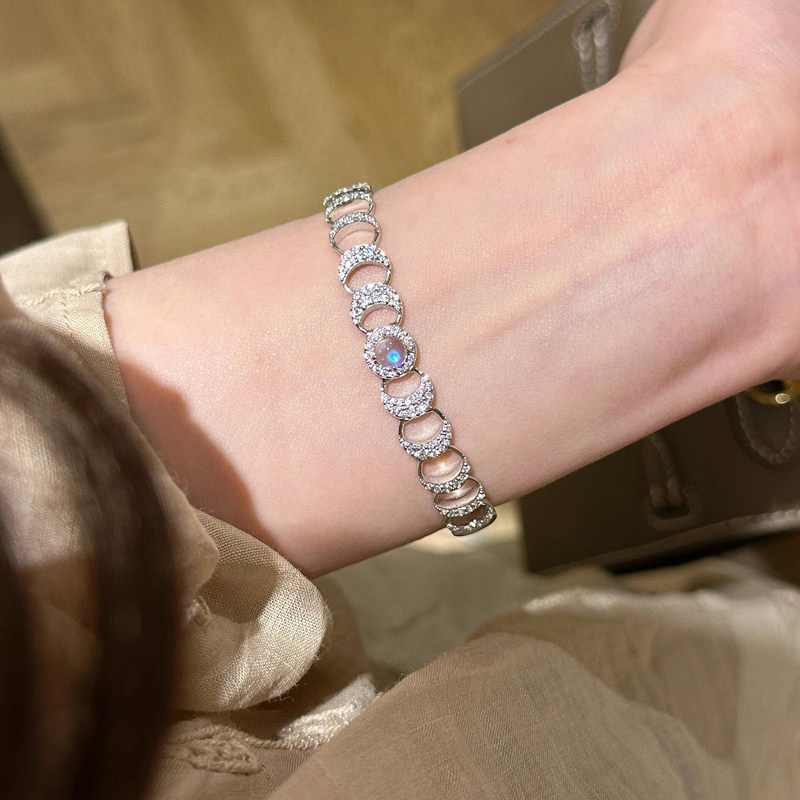 Blue Moonlight~ Designer style full-diamond high-end bracelet, light luxury niche exquisite temperament jewelry for women, versatile and unique Blue Moonlight~ Designer style full-diamond high-end bracelet, light luxury niche exquisite temperament jewelry for women, versatile and unique