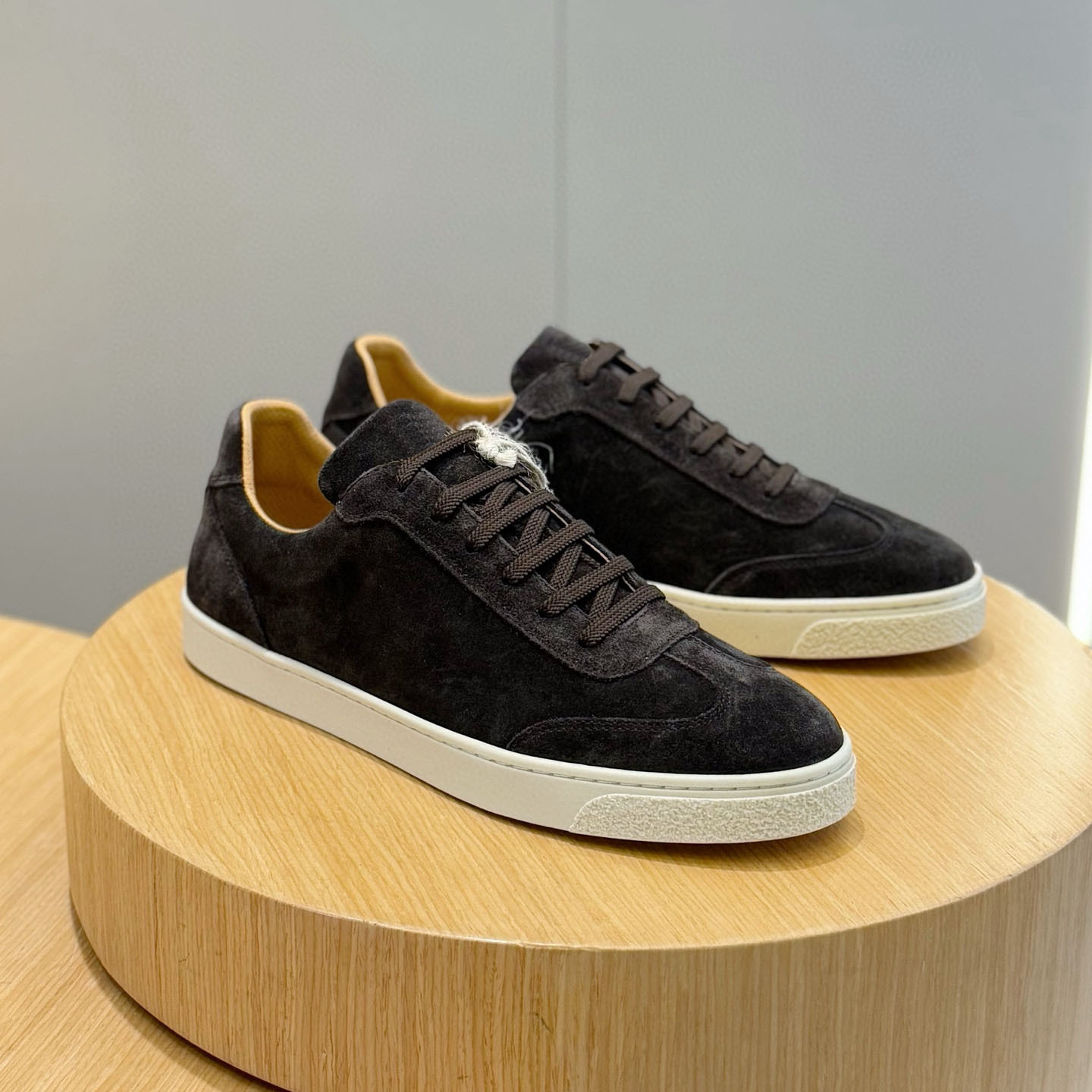 Universal trend casual footwear for leisure