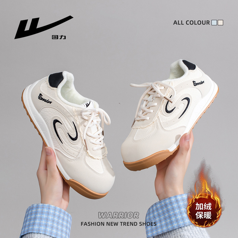 Zapatos de entrenamiento de invierno de terciopelo, nuevos zapatos de moda cómodos y calentadores gruesos, moda retro versátil zapatos de mujer