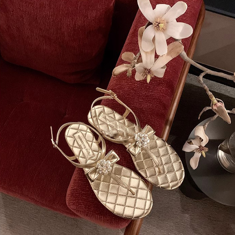 El mismo estilo de Su Yinyin Moonlight Wonderland ~ Pequeña fragancia flor de diamantes de imitación con chanclas chanclas planas sandalias femeninas