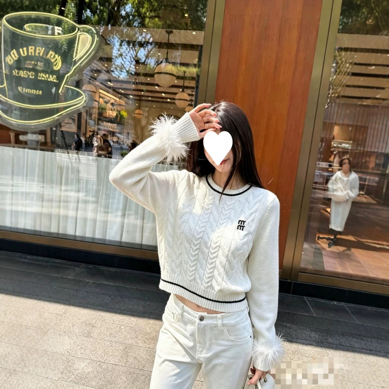 New autumn and winter embroidered letter pullover knit sleeves furry casual versatile top New autumn and winter embroidered letter pullover knit sleeves furry casual versatile top