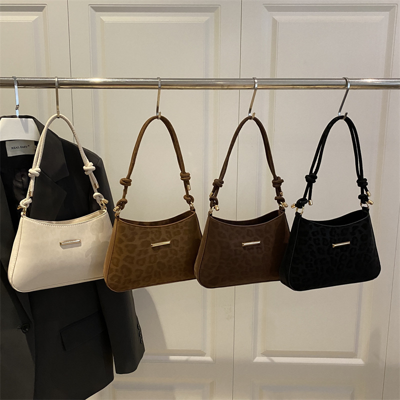 Mochila de estilo extranjero para mujeres 2025, otoño nuevo estilo versátil, bolso de hombro de dama coreano, bolso de mujer de alta calidad.