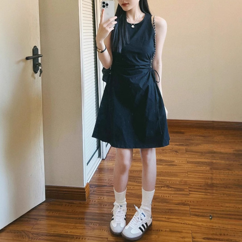 Black sleeveless tank top dress for summer 2025, featuring a salt-style street style design, off-shoulder, slimming, dairy-inspired, suitable for petite figures, A-line short skirt.