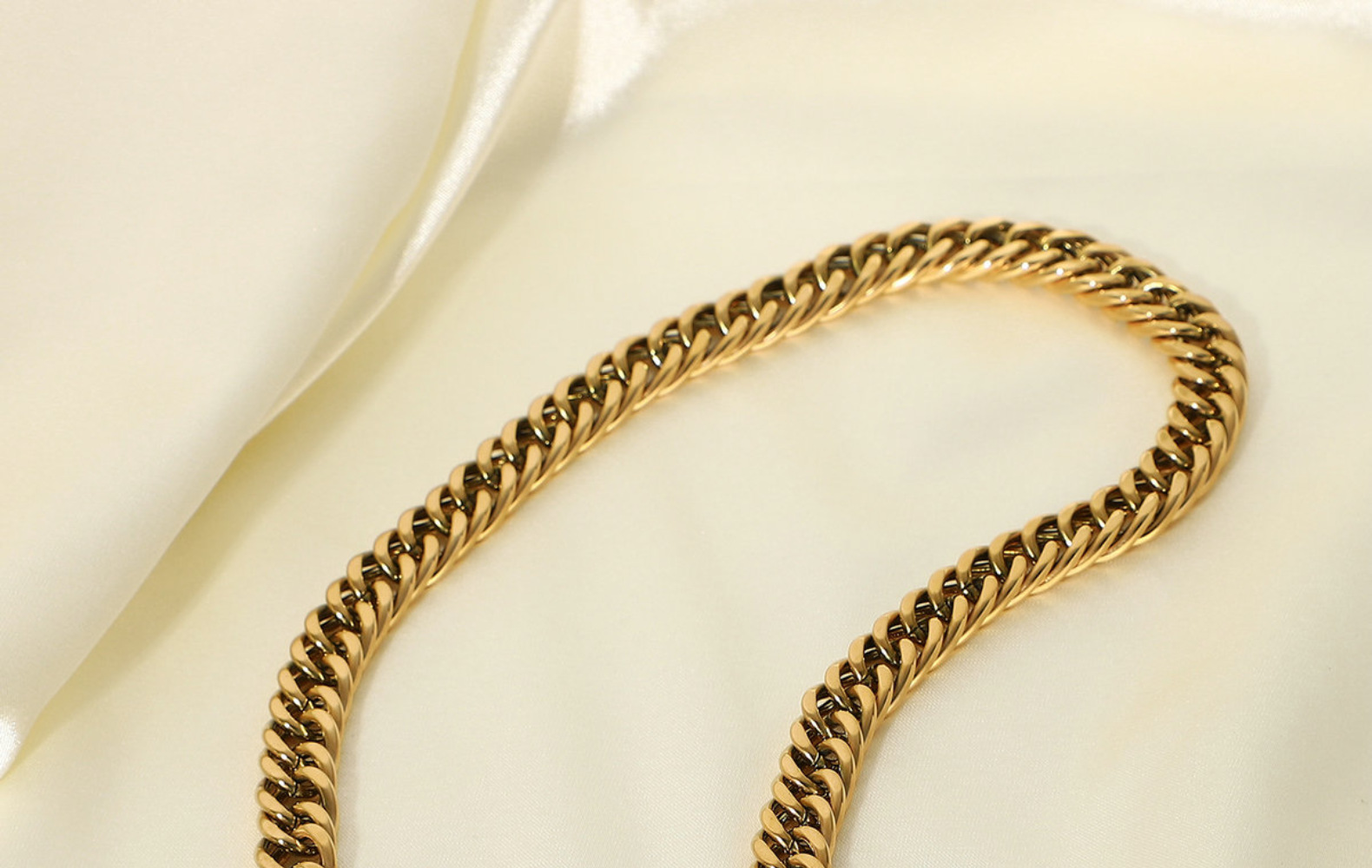 simple compact chain 18K goldplated stainless steel necklacepicture2