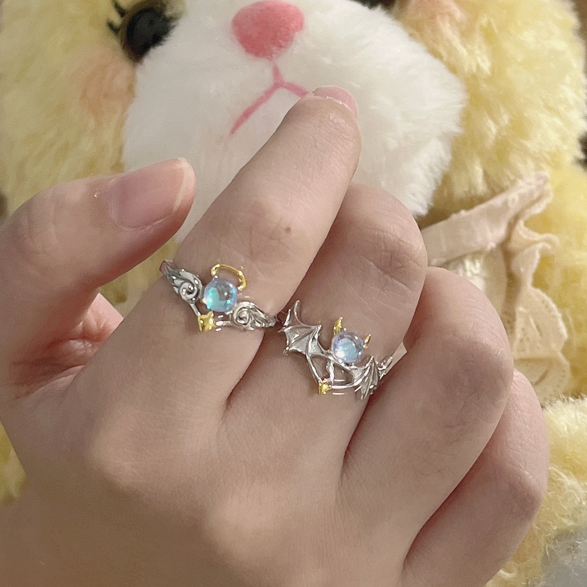 Adjustable fashionable small design ring