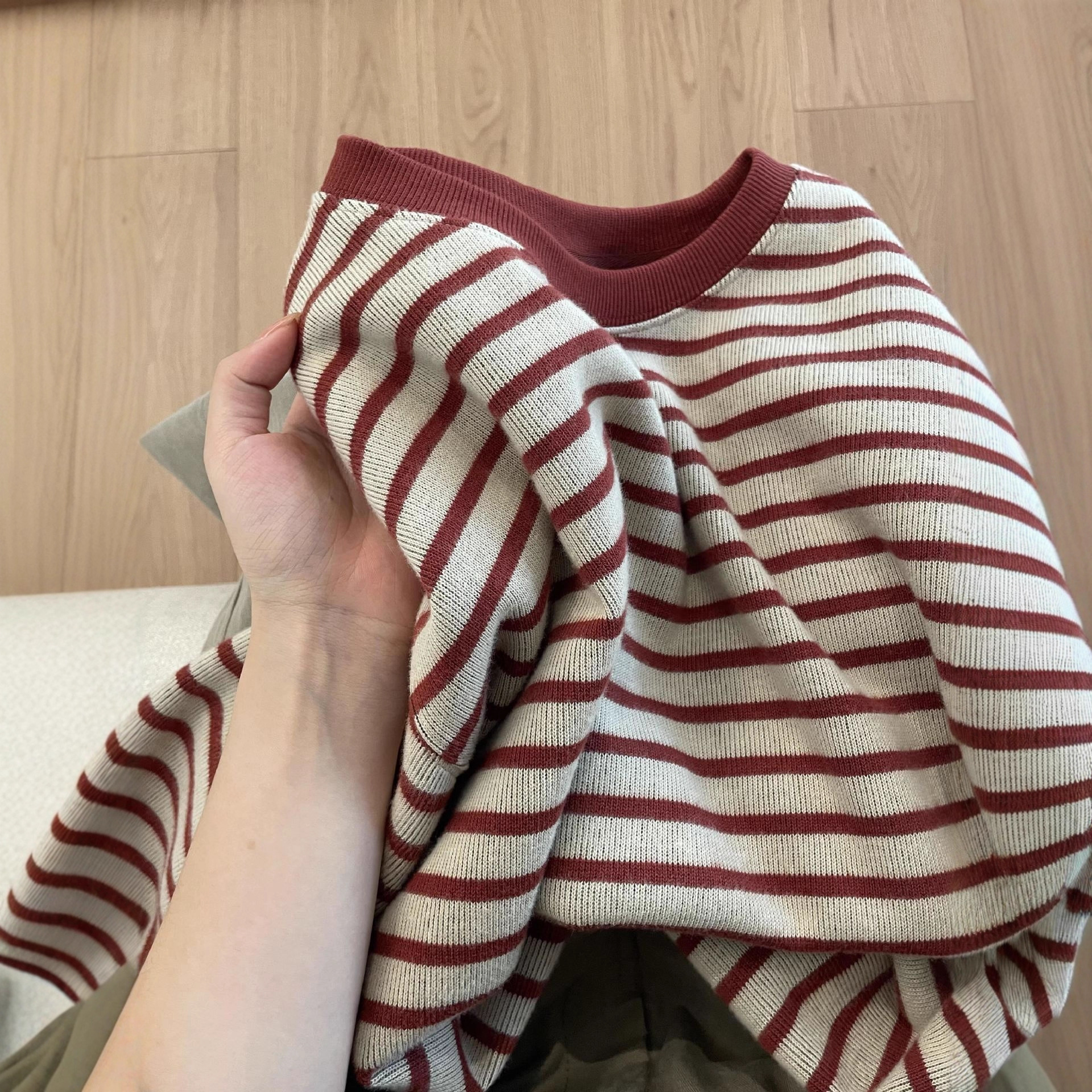 Korean Design Splicing Red and Gray Stripesd Round Neck Sweatshirt for Women in Autumn and Winter Loose Soft Waxy Thickeneded Long-Sleeved Top