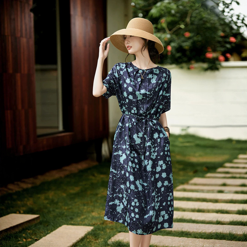 Dc76089 French-Style Vintage Floral Silk Dress with Round Neck, Tie-Waist Design, Made of Mulberry Silk, Elegant Mid-Length Dress