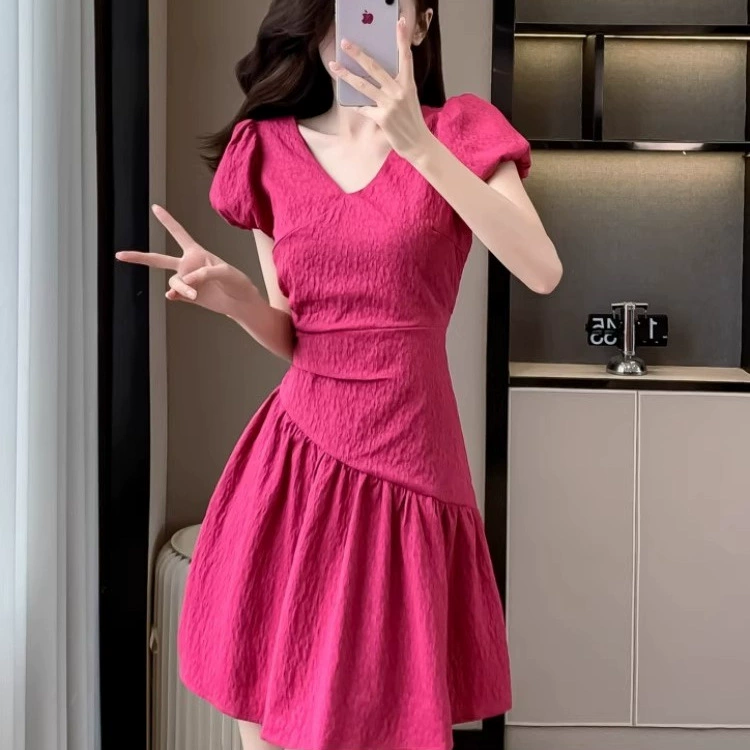 Новое летнее платье с v-образным вырезом и пышными рукавами, женское дизайнерское плиссированное талия, текстурированная юбка трапециевидной формы, модная французская короткая юбка