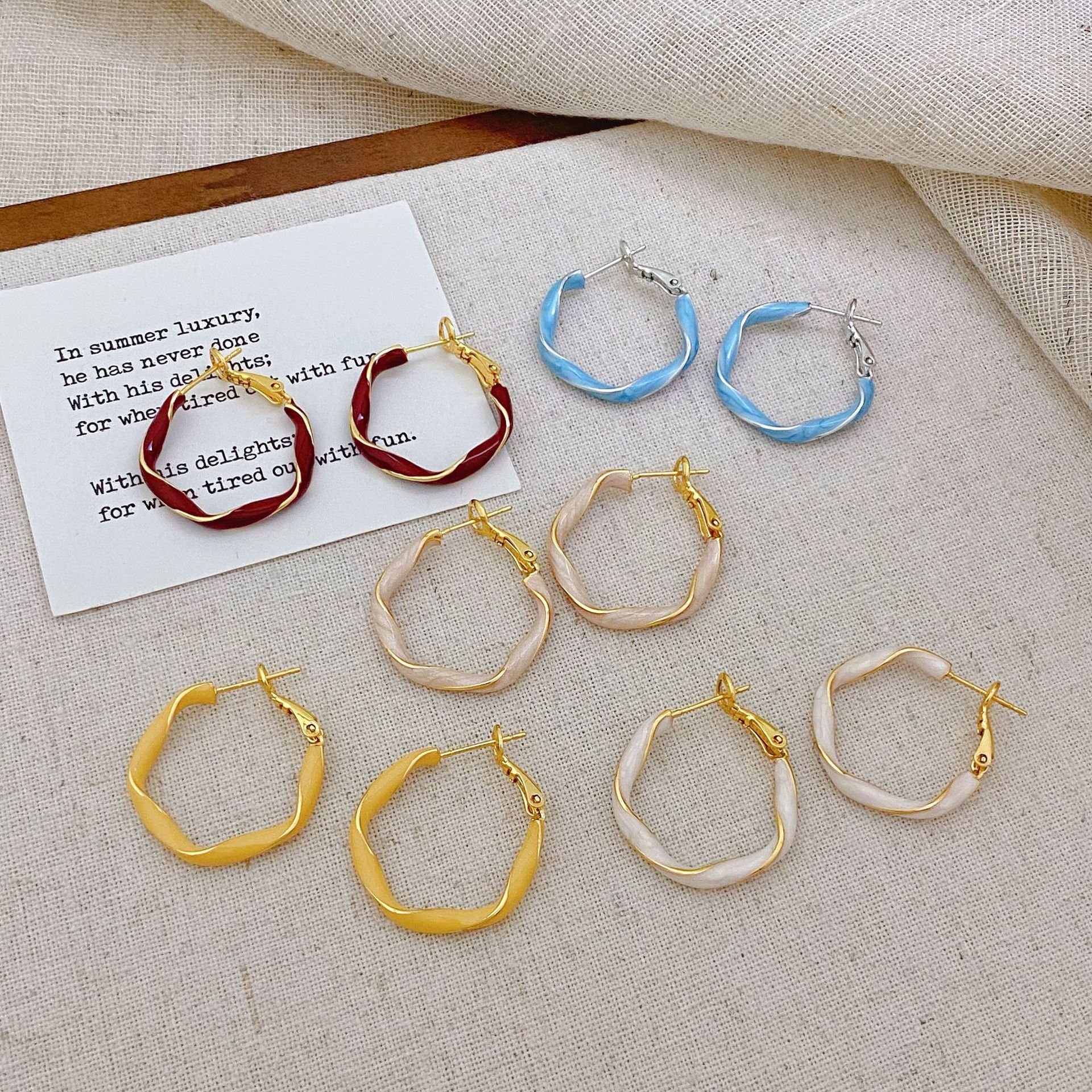Copper Gold-Plated Mobius Twisted Enamel Drop Earrings for Women, New Simple and Elegant Hoop Earrings, Trendy