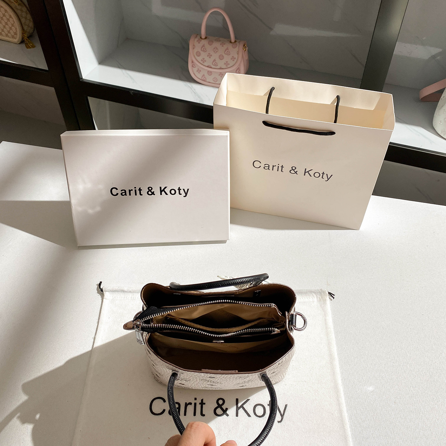 One-shoulder bag, western style, high-end