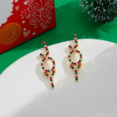 欧米のファッションクリスマスカラーはアルファベットのデザイン感があります。