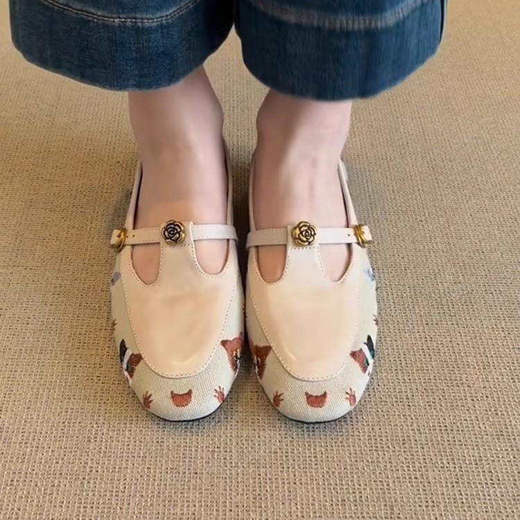 Versión de piel de oveja ~ Costuras de cuero, zapatos Mary Jane Lofu, zapatos individuales bordados de camelia con hebilla de tacón bajo para mujer