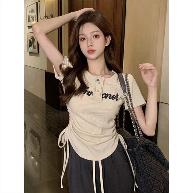 Женская футболка в корейском стиле с завязками, короткий рукав, стандартный крой, лето 2025, новый, чистый и привлекательный стиль, облегающий укороченный топ