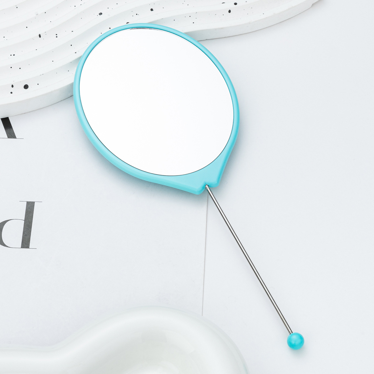 Espejo de mano al por mayor espejo de maquillaje HD multicolor bricolaje ovalado con mango espejo portátil portátil de una cara