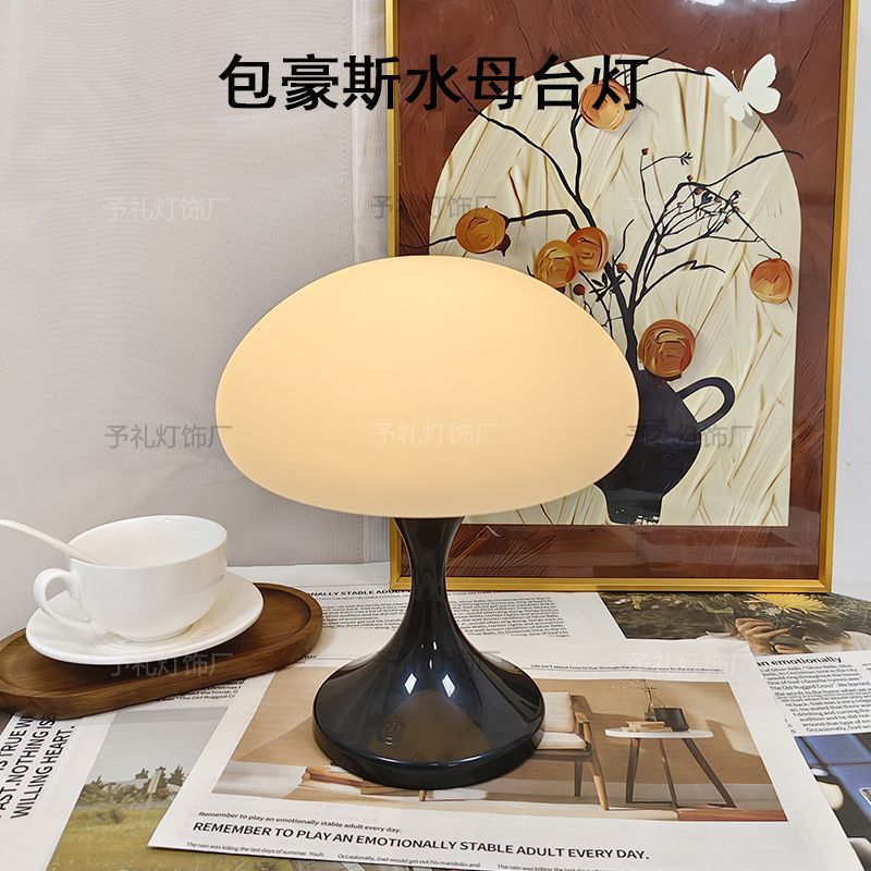 Jellyfish Table Lamp Bedroom Bedside Lamp Night Light Retro Atmosphere Decorative Lamp Modern Light Luxury Internet Celebrity Table Lamp