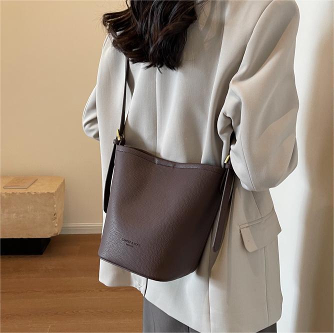 Bolso de las axilas del todo-fósforo de alta calidad para las mujeres 2024 nueva bolsa de cubo de moda casual para ir al trabajo Otoño e Invierno bolsa de hombro