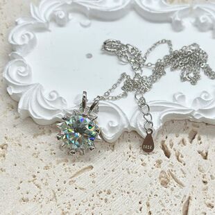 Cross-border S925 sterling silver necklace European and American trend 3 karat light blue V-shaped snow moissanite jewelry clavicle chain
