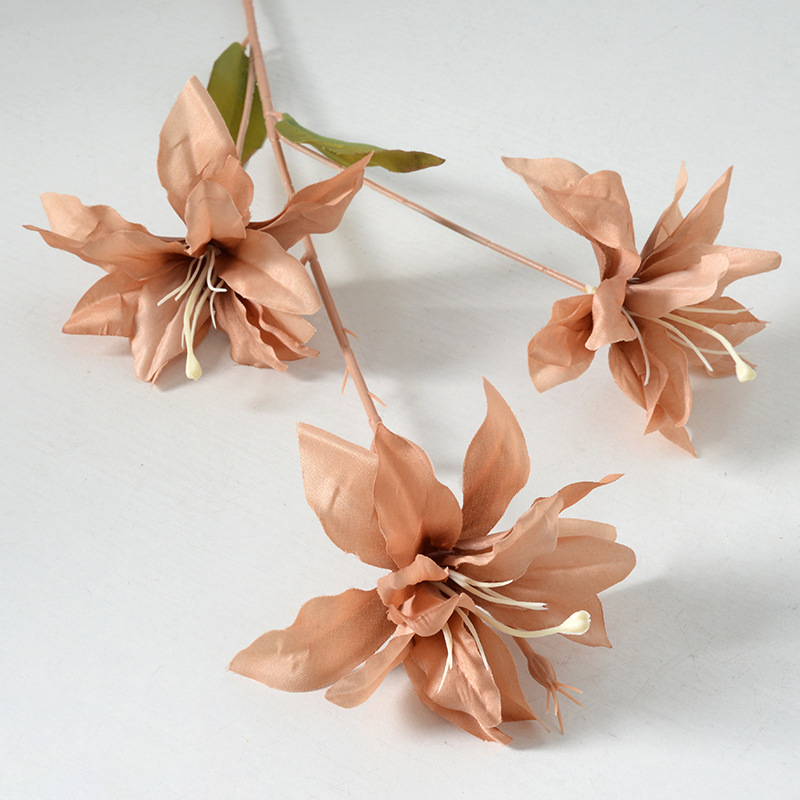 Flor artificial 3 lirios de tela de seda guía de boda decoración de la sala de estar del hogar flor artificial accesorios de tiro fábrica al por mayor