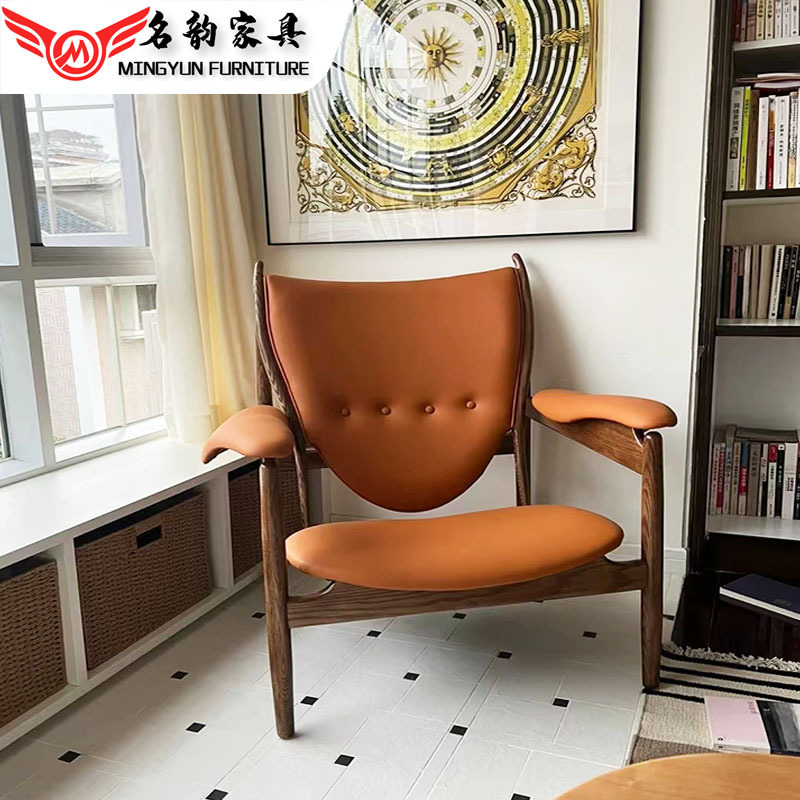 Chieftain Chair, the Same Model as Used by Celebrities, Is a Solid Wood Leisure Chair. Designer Single Chair in a Mid-Century Style