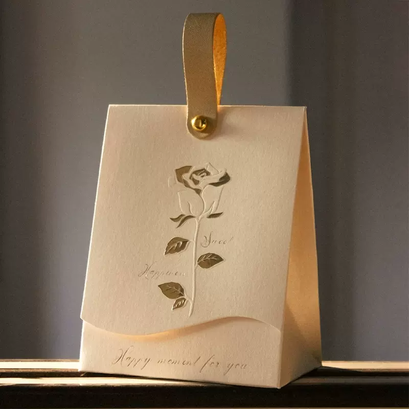 2025原创跨境新中式简约玫瑰烫金喜糖袋法式复古奶油白玫瑰喜糖盒