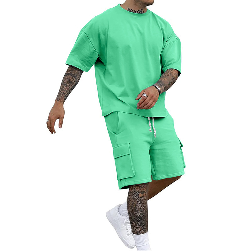 Męski komplet t-shirt i spodenki cargo w stylu sportowym_voghion.com
